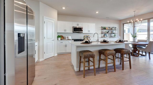 2463 E Okeefe Drive, Fresno, CA 93720