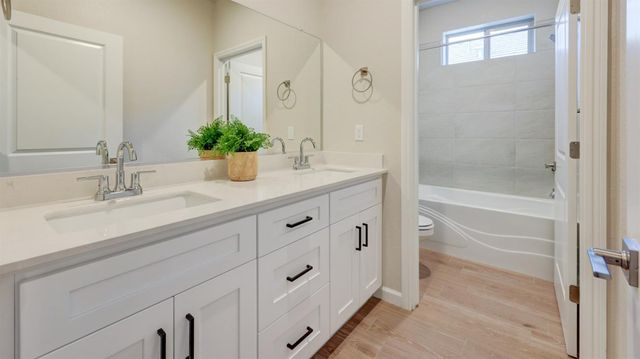 2463 E Okeefe Drive, Fresno, CA 93720