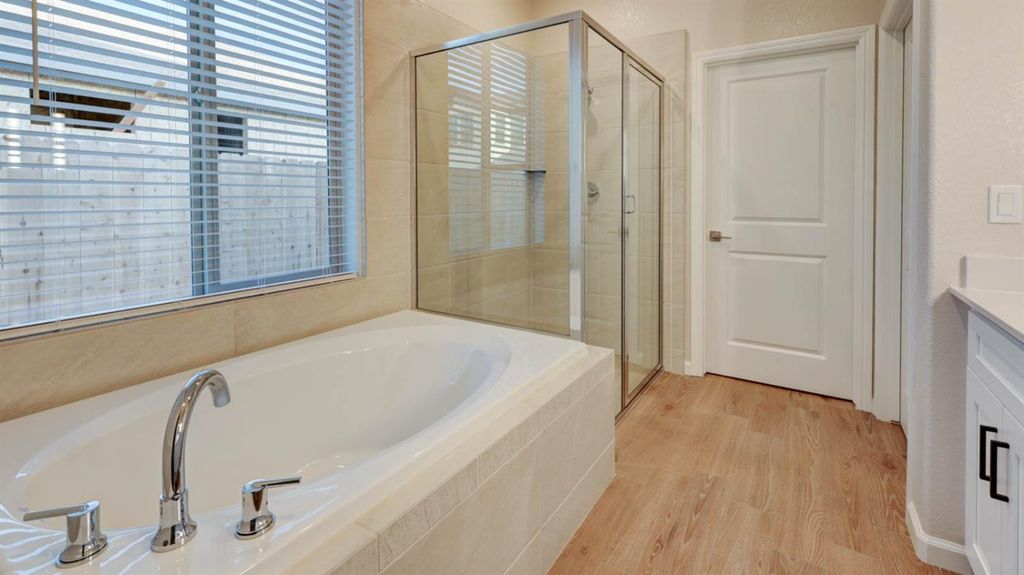 Image 17 of property listing at 2463 E O'keefe Drive, Fresno, CA 93720