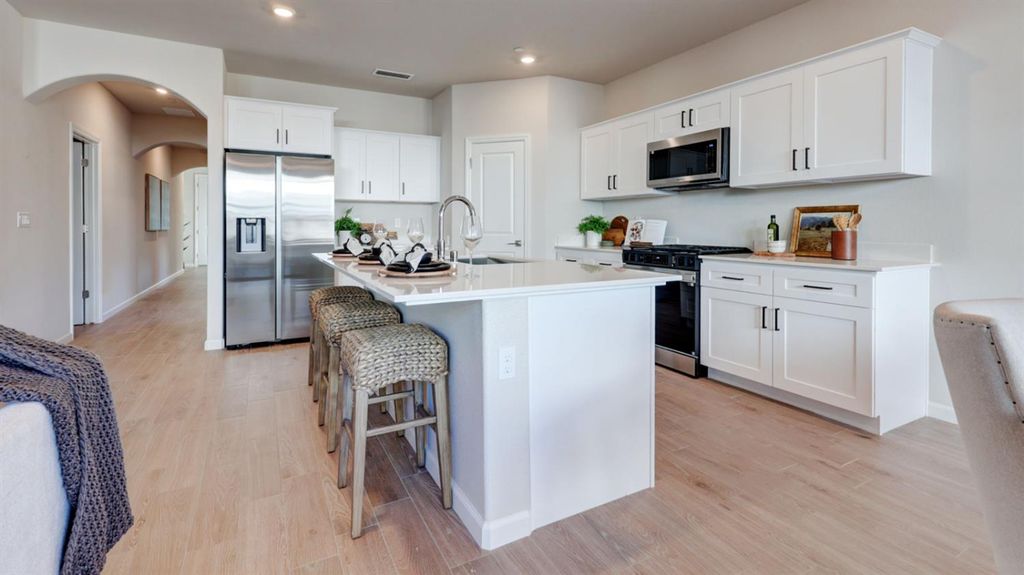 Image 4 of property listing at 2463 E O'keefe Drive, Fresno, CA 93720