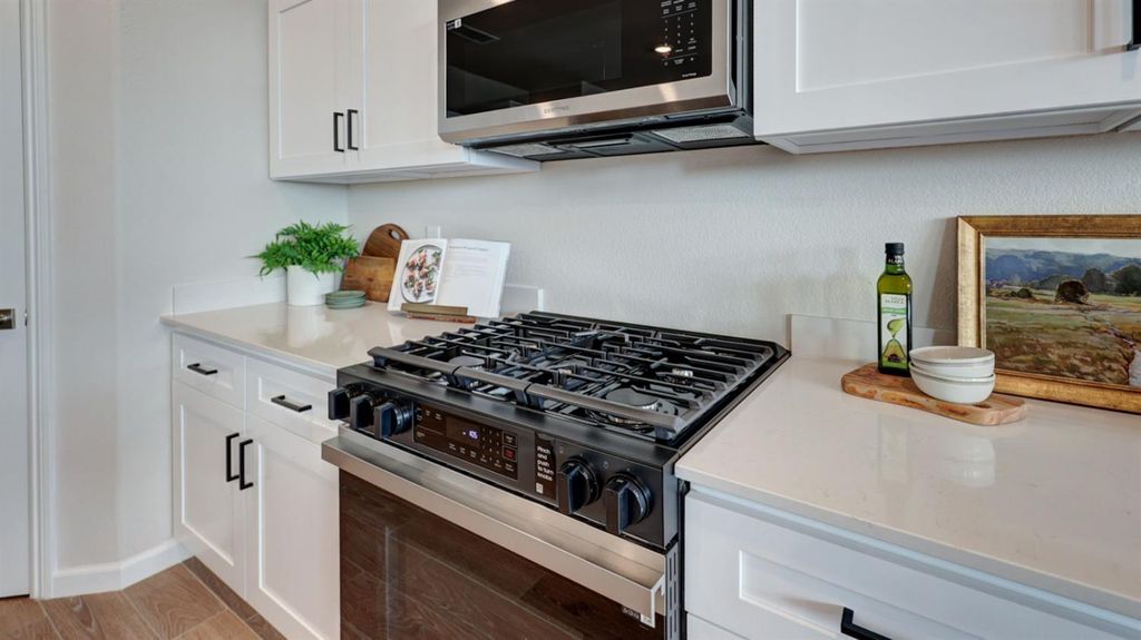 Image 6 of property listing at 2463 E O'keefe Drive, Fresno, CA 93720