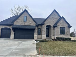 57192 Meadowridge Drive, Washington, MI 48094