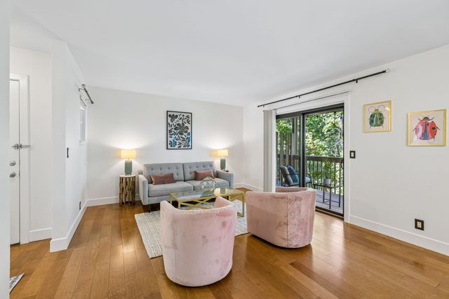243 Summit Ridge Dr, Nashville, TN 37215