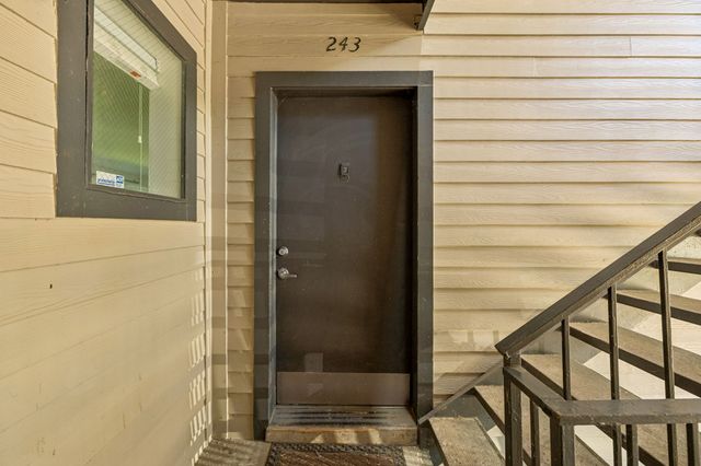 243 Summit Ridge Dr, Nashville, TN 37215