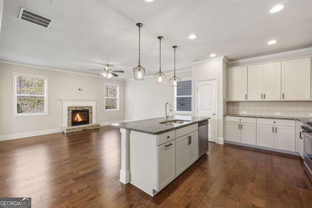 6496 CROSSCREEK Lane, Flowery Branch, GA 30542