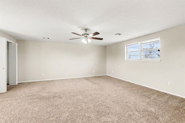 5825 NW 72nd Street, Warr Acres, OK 73132