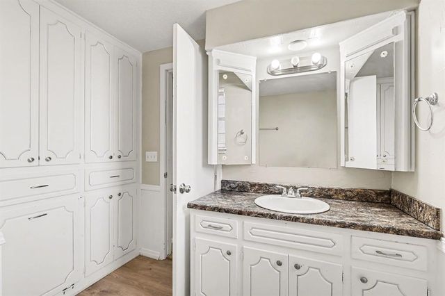 5825 NW 72nd Street, Warr Acres, OK 73132