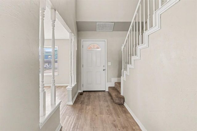 5825 NW 72nd Street, Warr Acres, OK 73132