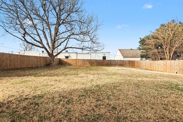 5825 NW 72nd Street, Warr Acres, OK 73132