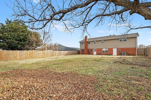 5825 NW 72nd Street, Warr Acres, OK 73132