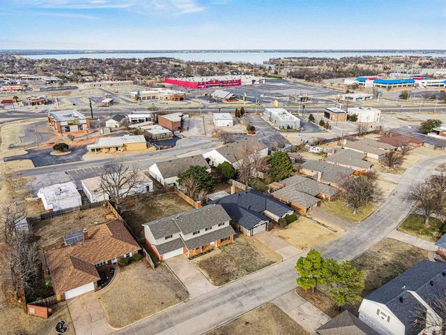 5825 NW 72nd Street, Warr Acres, OK 73132