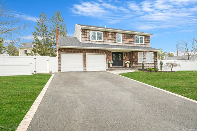 6 Crusader Lane, Nesconset, NY 11767