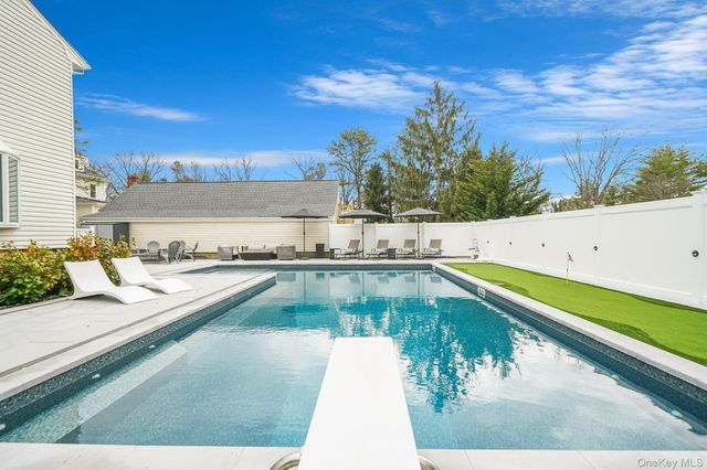 6 Crusader Lane, Nesconset, NY 11767