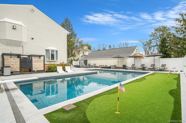 6 Crusader Lane, Nesconset, NY 11767