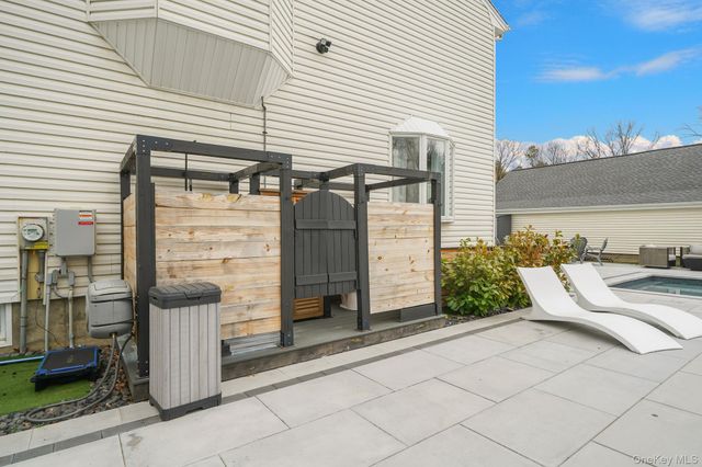 6 Crusader Lane, Nesconset, NY 11767