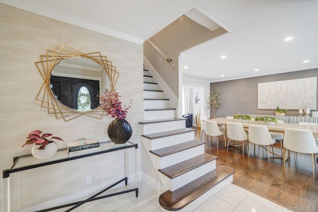 6 Crusader Lane, Nesconset, NY 11767