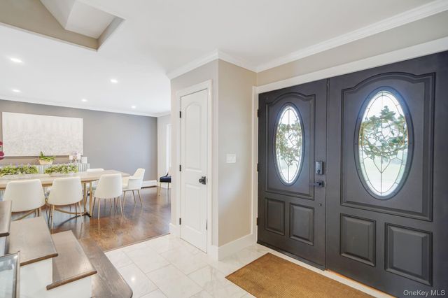 6 Crusader Lane, Nesconset, NY 11767