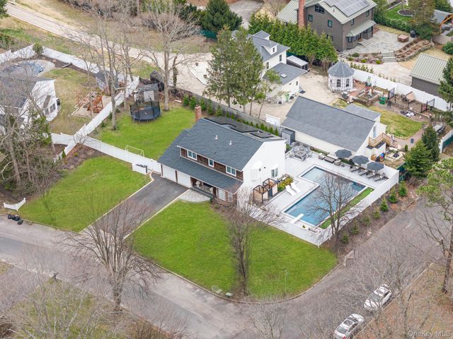 6 Crusader Lane, Nesconset, NY 11767