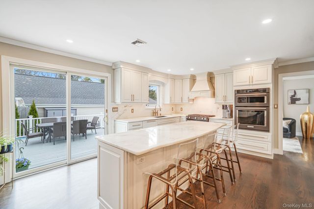 6 Crusader Lane, Nesconset, NY 11767