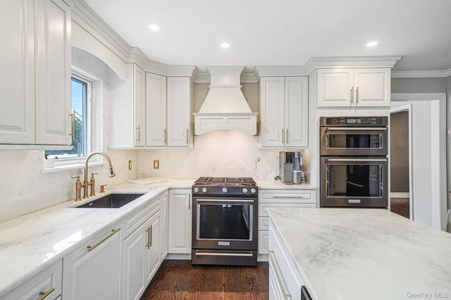 6 Crusader Lane, Nesconset, NY 11767