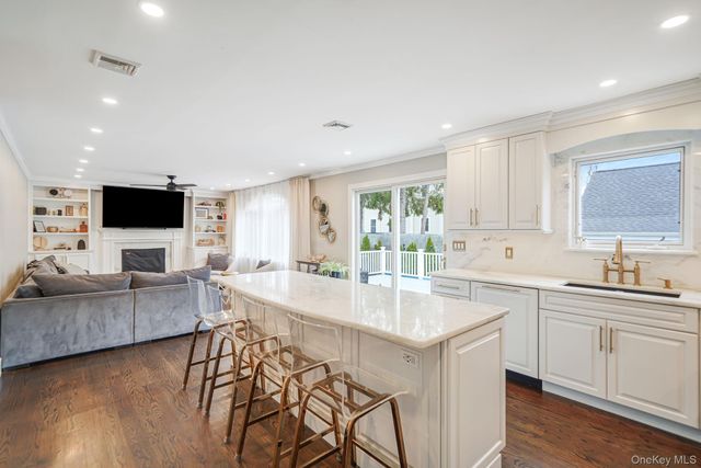 6 Crusader Lane, Nesconset, NY 11767