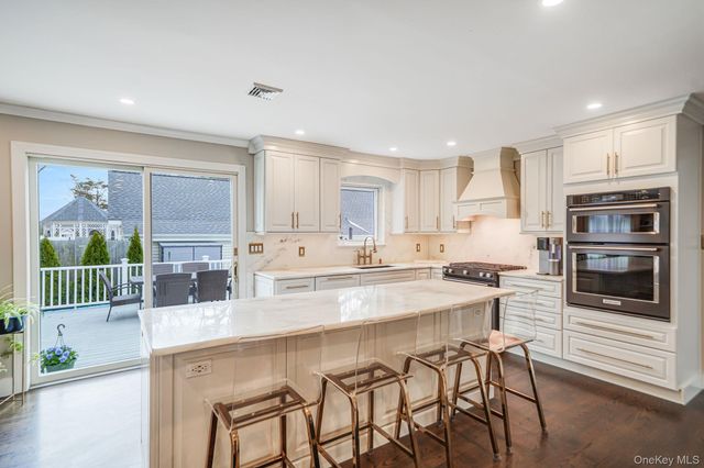 6 Crusader Lane, Nesconset, NY 11767