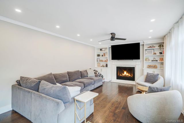 6 Crusader Lane, Nesconset, NY 11767