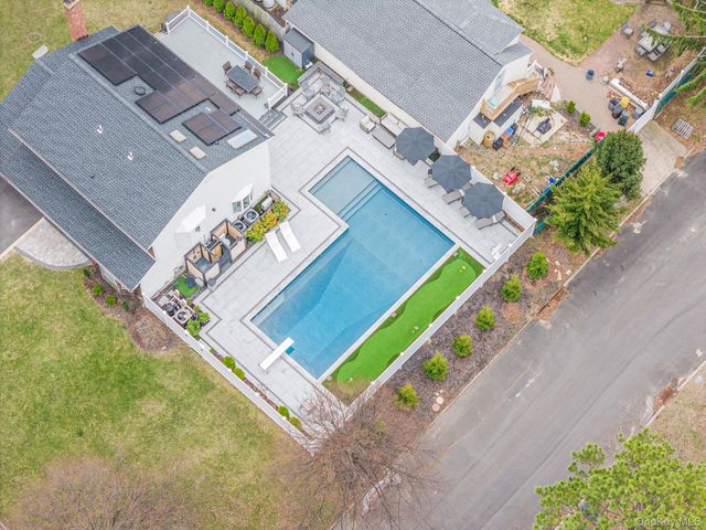 6 Crusader Lane, Nesconset, NY 11767