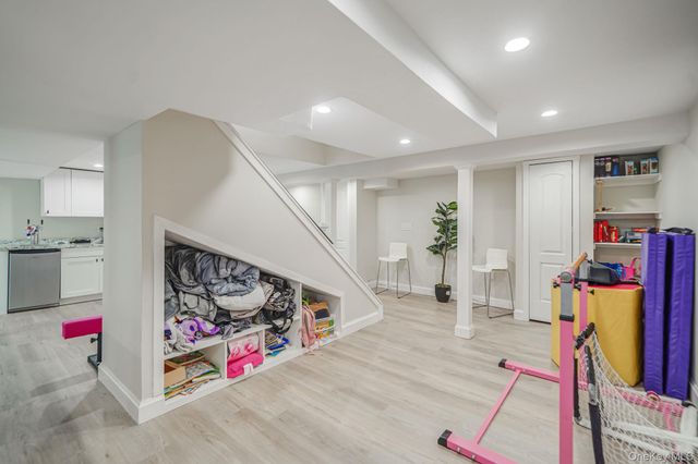 6 Crusader Lane, Nesconset, NY 11767