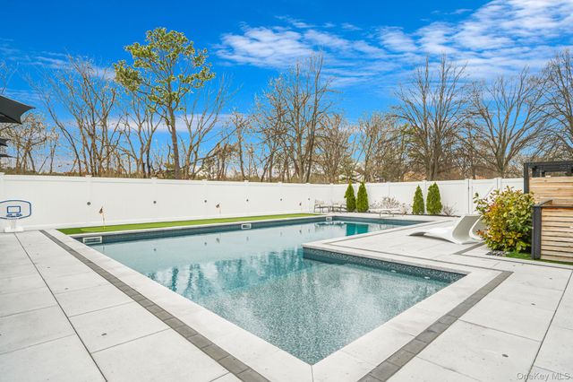 6 Crusader Lane, Nesconset, NY 11767