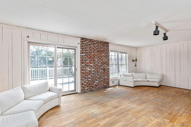 10 Fortune Court, Commack, NY 11725