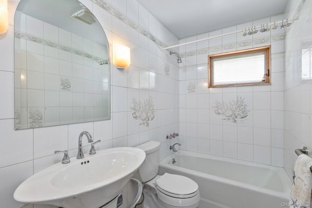 10 Fortune Court, Commack, NY 11725