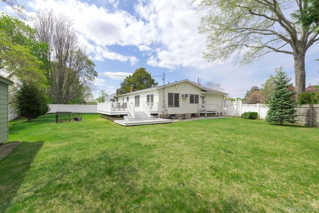 10 Fortune Court, Commack, NY 11725