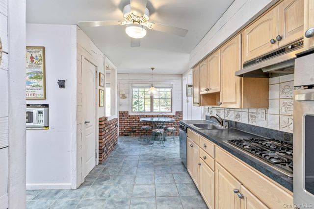 10 Fortune Court, Commack, NY 11725