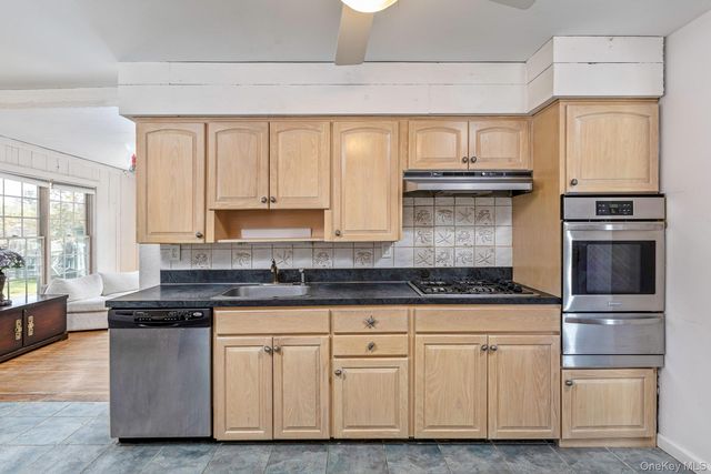 10 Fortune Court, Commack, NY 11725