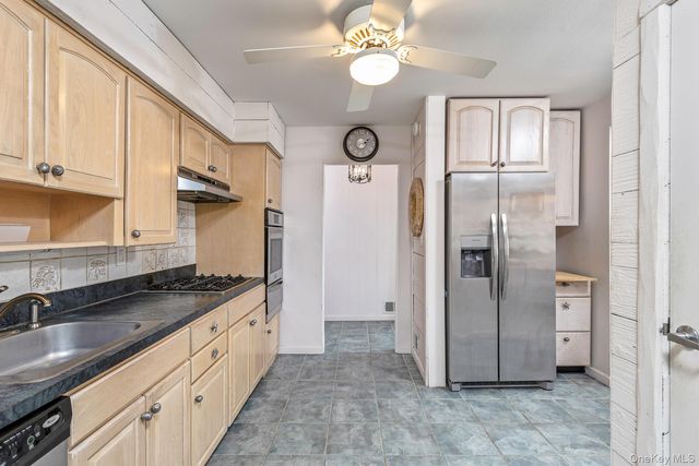 10 Fortune Court, Commack, NY 11725