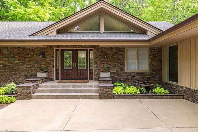 501 W Poplar Ridge Court, Greensboro, NC 27455