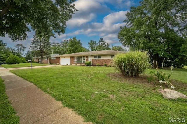 9136 Pardee Spur, St Louis, MO 63126