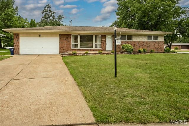 9136 Pardee Spur, St Louis, MO 63126