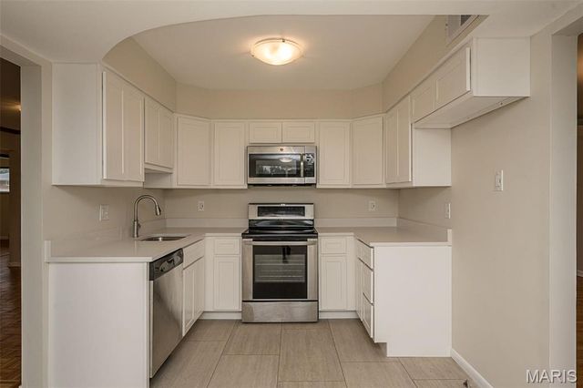 9136 Pardee Spur, St Louis, MO 63126