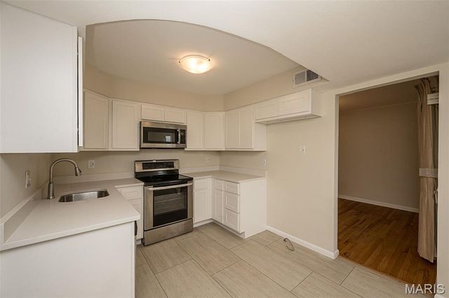 9136 Pardee Spur, St Louis, MO 63126