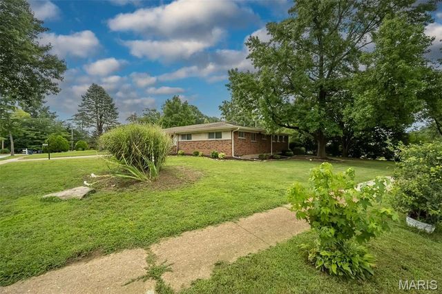 9136 Pardee Spur, St Louis, MO 63126