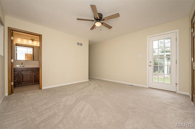 9136 Pardee Spur, St Louis, MO 63126