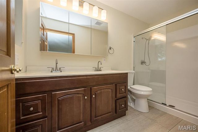 9136 Pardee Spur, St Louis, MO 63126