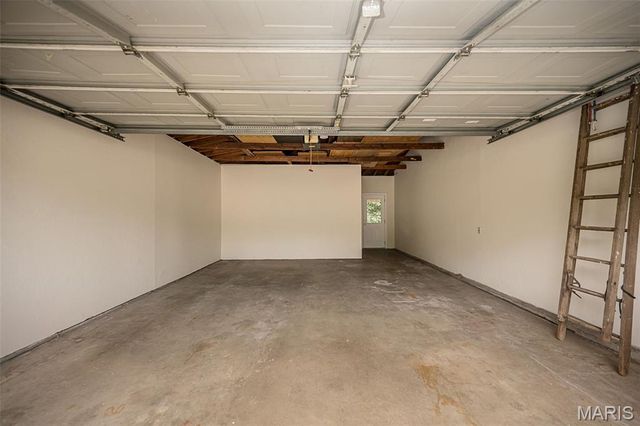 9136 Pardee Spur, St Louis, MO 63126