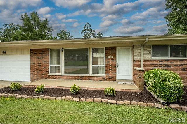 9136 Pardee Spur, St Louis, MO 63126