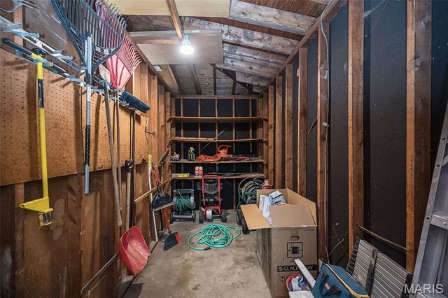 9136 Pardee Spur, St Louis, MO 63126
