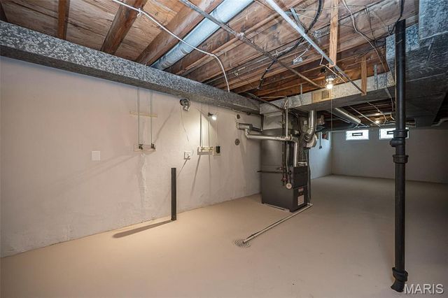 9136 Pardee Spur, St Louis, MO 63126