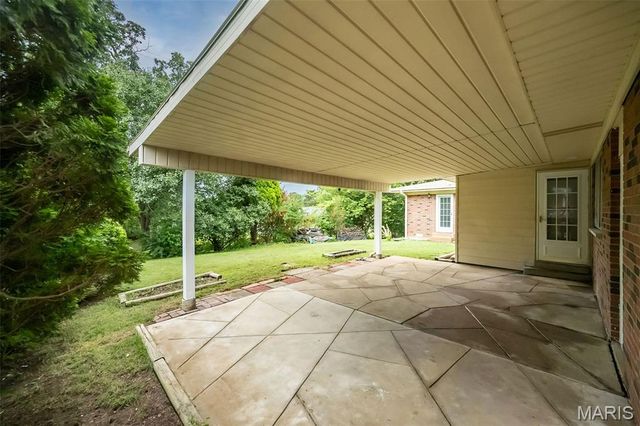 9136 Pardee Spur, St Louis, MO 63126