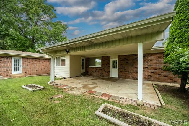9136 Pardee Spur, St Louis, MO 63126